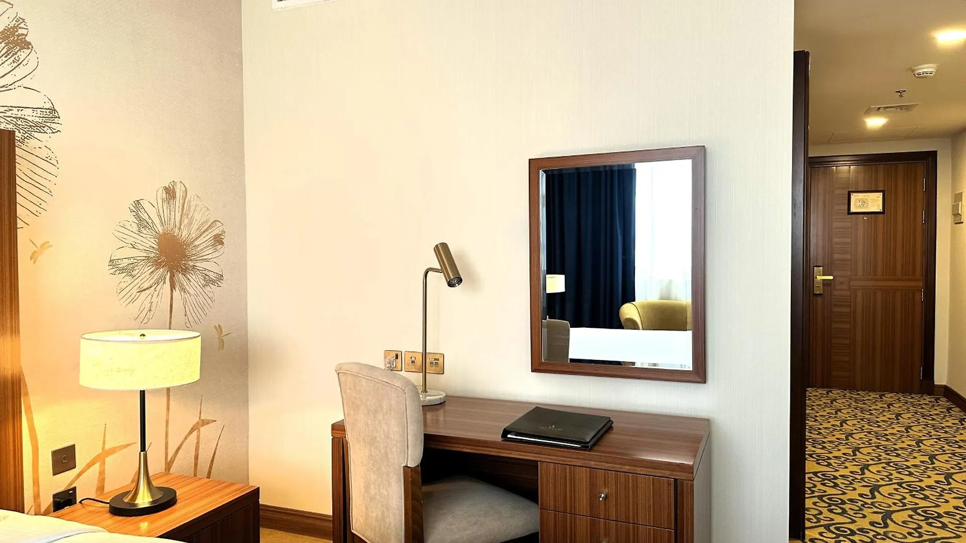City Seasons Al Hamra Hotel Abu Dhabi 4*,