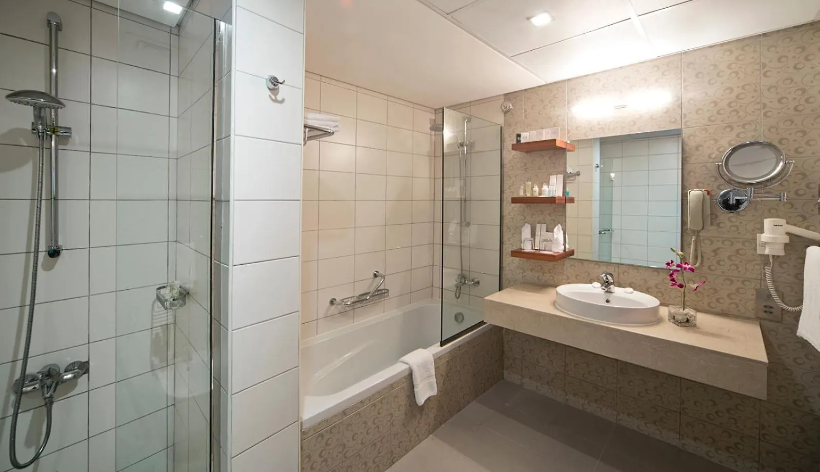 ****  City Seasons Al Hamra Hotel Abu Dhabi United Arab Emirates